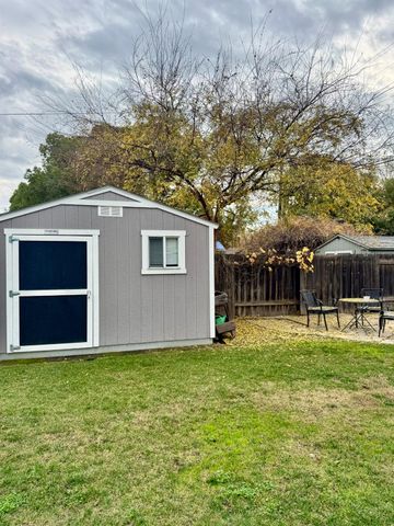 1261 N Glenn Avenue N, Fresno, CA 93728