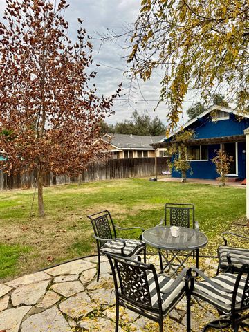 1261 N Glenn Avenue N, Fresno, CA 93728