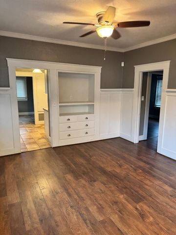 1261 N Glenn Avenue N, Fresno, CA 93728