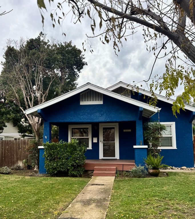 1261 N Glenn Avenue N, Fresno, CA 93728