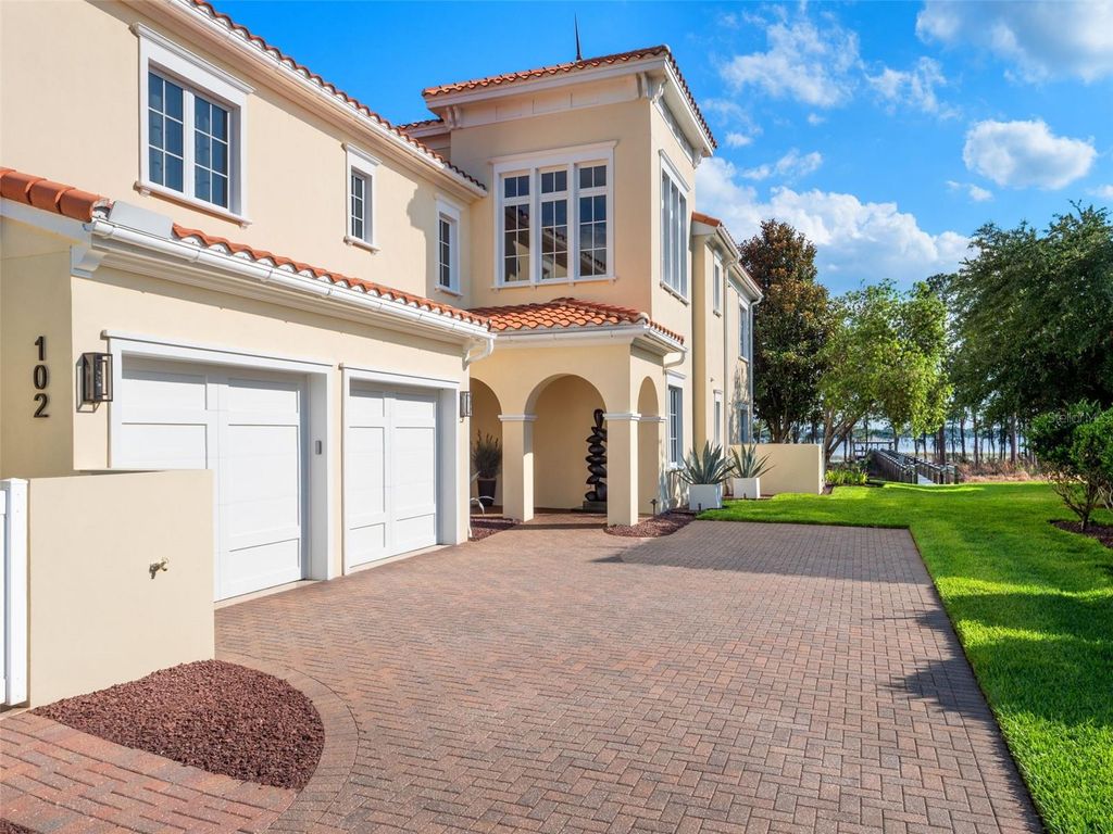 Image 4 of property listing at 10355 KENSINGTON SHORE DRIVE I-102, Orlando, FL 32827