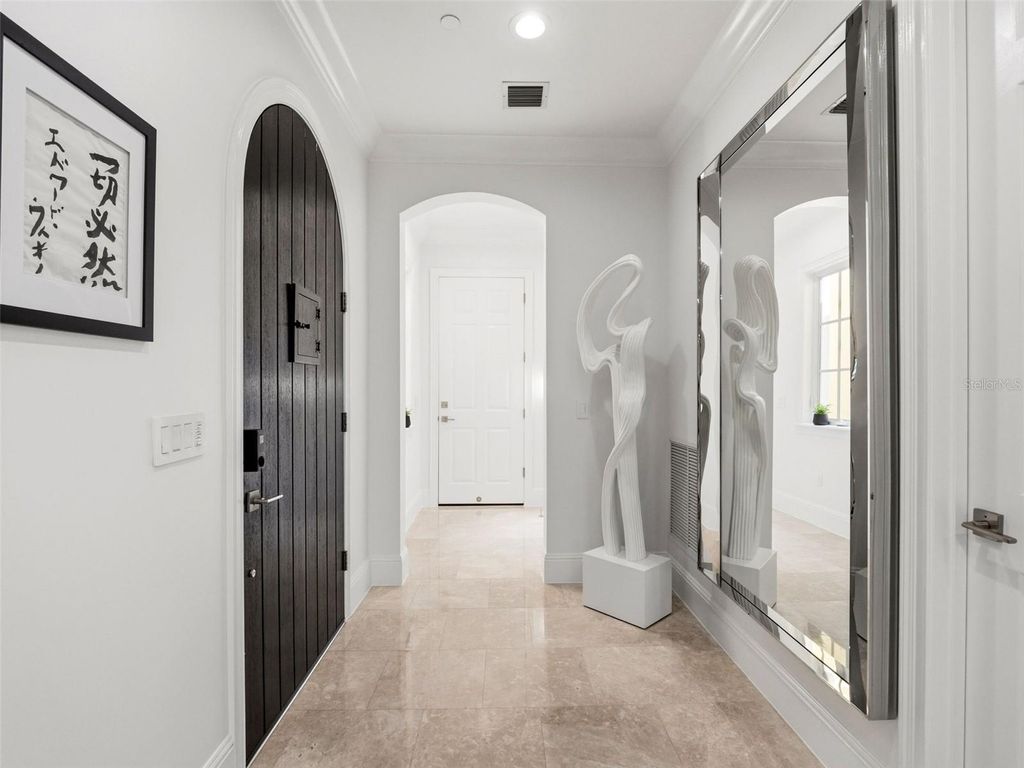 Image 5 of property listing at 10355 KENSINGTON SHORE DRIVE I-102, Orlando, FL 32827