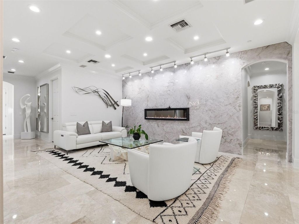 Image 10 of property listing at 10355 KENSINGTON SHORE DRIVE I-102, Orlando, FL 32827