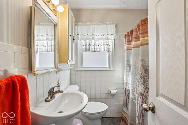 140 S 7th Avenue, Beech Grove, IN 46107