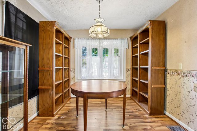 140 S 7th Avenue, Beech Grove, IN 46107