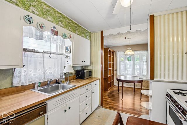 140 S 7th Avenue, Beech Grove, IN 46107