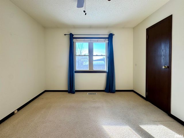 2331 CAMERON Drive, Clinton, IA 52732