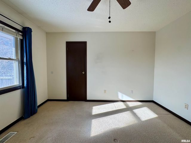 2331 CAMERON Drive, Clinton, IA 52732