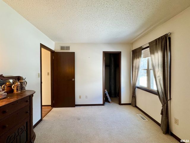 2331 CAMERON Drive, Clinton, IA 52732