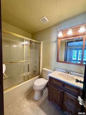 2331 CAMERON Drive, Clinton, IA 52732