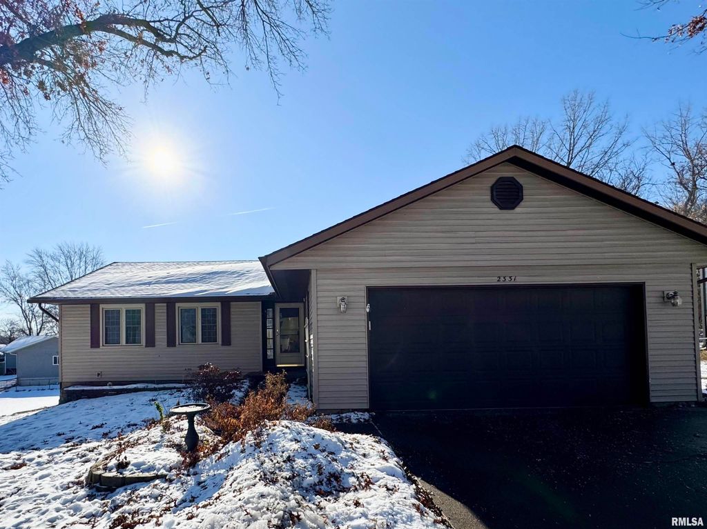 2331 CAMERON Drive, Clinton, IA 52732