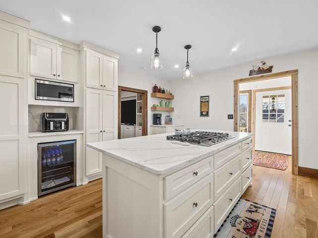 451 Carriage Gate Dr, Wellford, SC 29385