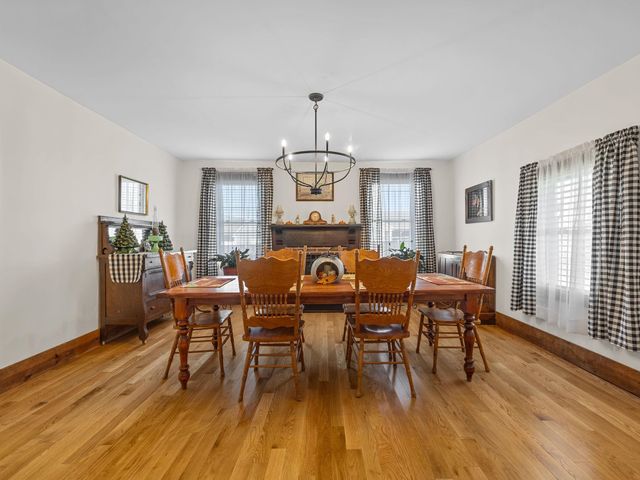 451 Carriage Gate Dr, Wellford, SC 29385