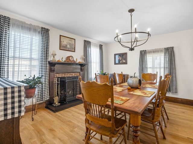 451 Carriage Gate Dr, Wellford, SC 29385