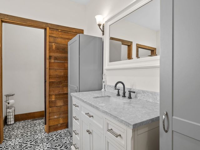 451 Carriage Gate Dr, Wellford, SC 29385