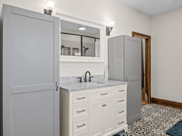 451 Carriage Gate Dr, Wellford, SC 29385