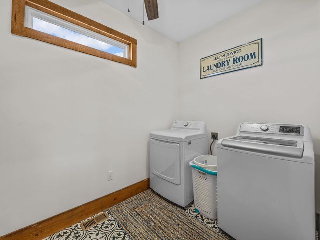 451 Carriage Gate Dr, Wellford, SC 29385