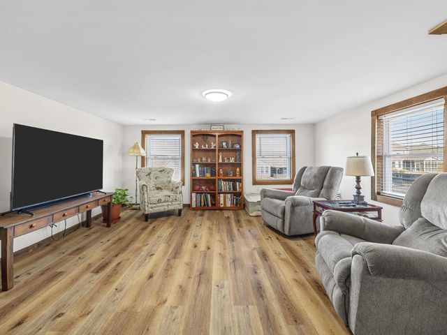 451 Carriage Gate Dr, Wellford, SC 29385