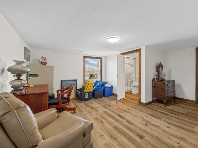 451 Carriage Gate Dr, Wellford, SC 29385