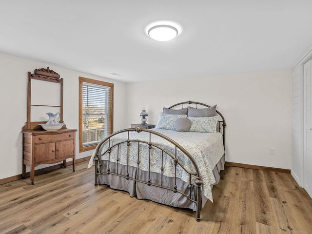 451 Carriage Gate Dr, Wellford, SC 29385