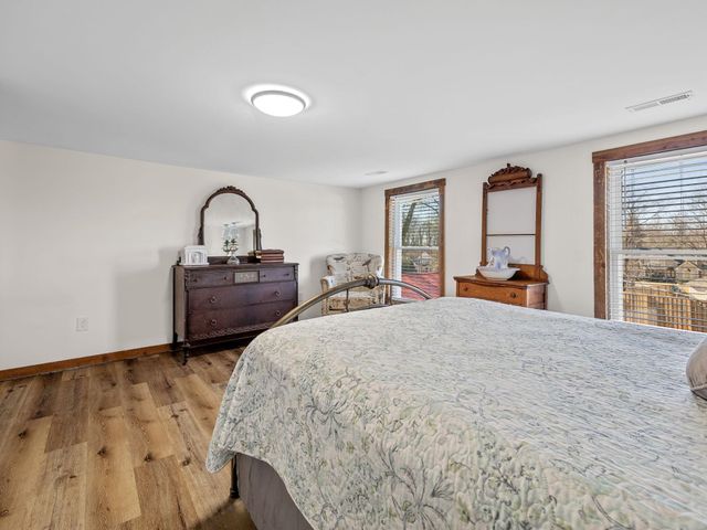 451 Carriage Gate Dr, Wellford, SC 29385