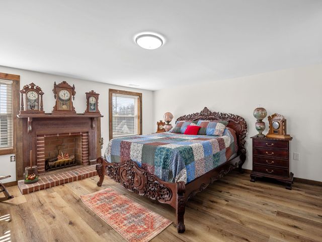 451 Carriage Gate Dr, Wellford, SC 29385