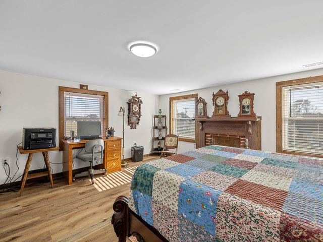 451 Carriage Gate Dr, Wellford, SC 29385