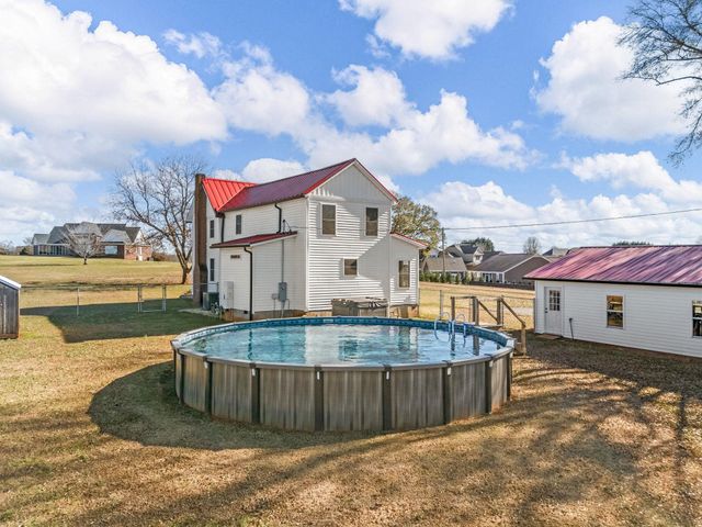 451 Carriage Gate Dr, Wellford, SC 29385