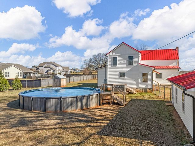 451 Carriage Gate Dr, Wellford, SC 29385