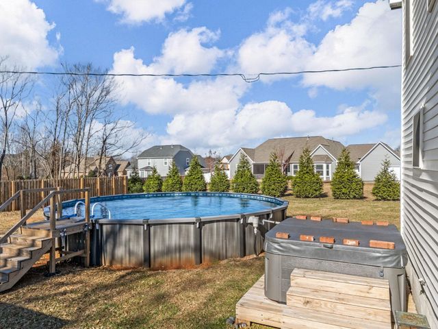 451 Carriage Gate Dr, Wellford, SC 29385