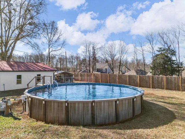 451 Carriage Gate Dr, Wellford, SC 29385