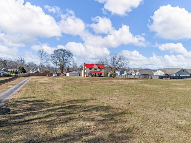 451 Carriage Gate Dr, Wellford, SC 29385