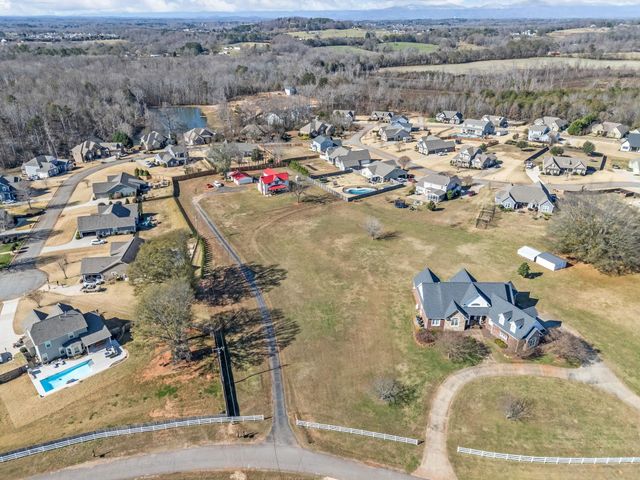 451 Carriage Gate Dr, Wellford, SC 29385