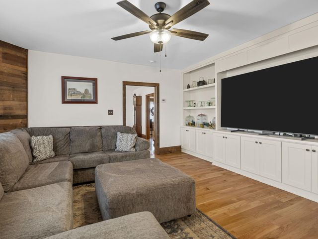 451 Carriage Gate Dr, Wellford, SC 29385