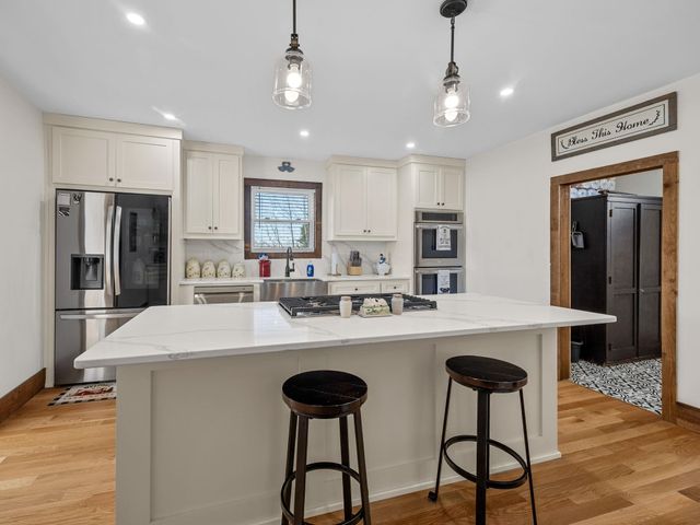 451 Carriage Gate Dr, Wellford, SC 29385