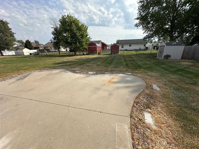 309 N 15th Avenue, Winterset, IA 50273