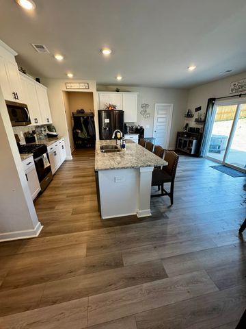 751 Penfold Pt., Wellford, SC 29385