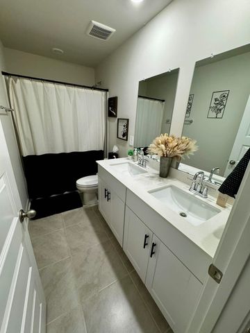 751 Penfold Pt., Wellford, SC 29385