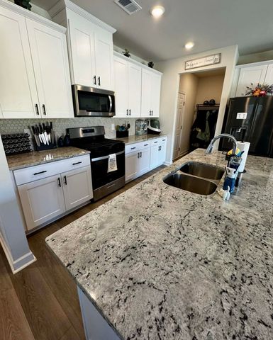 751 Penfold Pt., Wellford, SC 29385