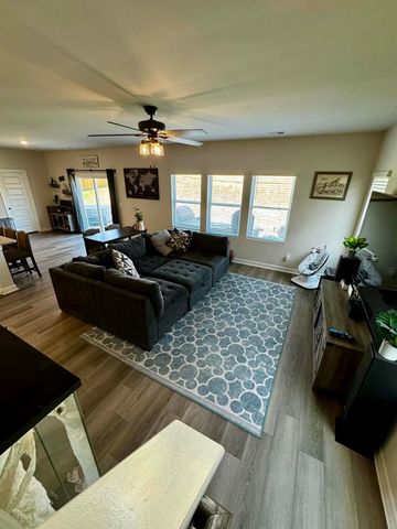 751 Penfold Pt., Wellford, SC 29385