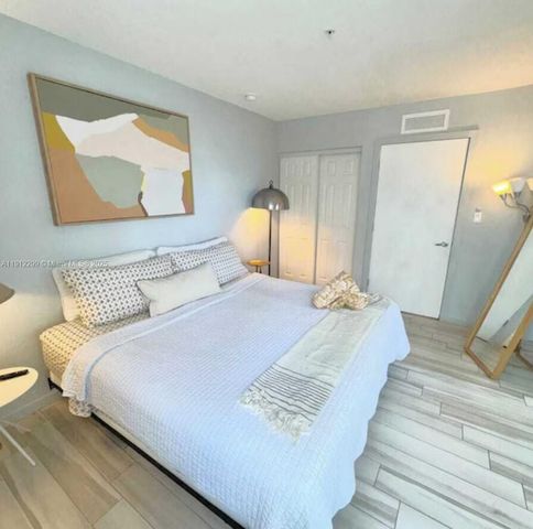 481 NE 29th St 704, Miami, FL 33137