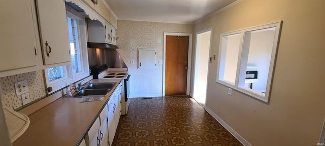 609 S Catalpa Drive, Muncie, IN 47304