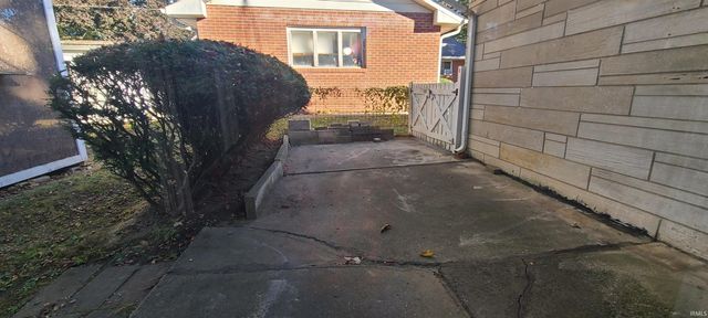 609 S Catalpa Drive, Muncie, IN 47304