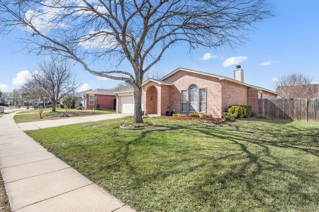 400 Candlestick Trail, Saginaw, TX 76179