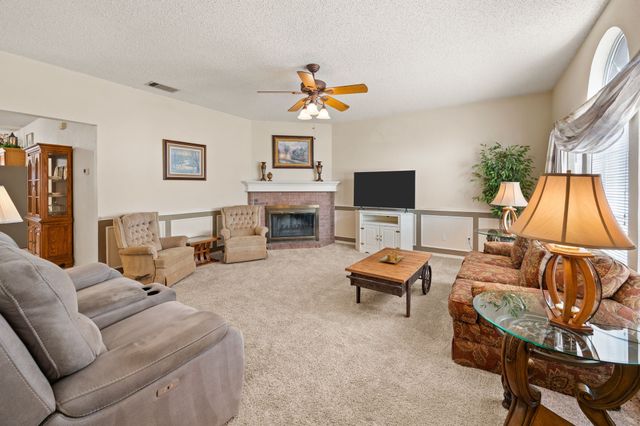 400 Candlestick Trail, Saginaw, TX 76179