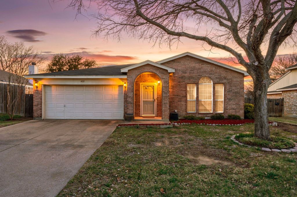 400 Candlestick Trail, Saginaw, TX 76179