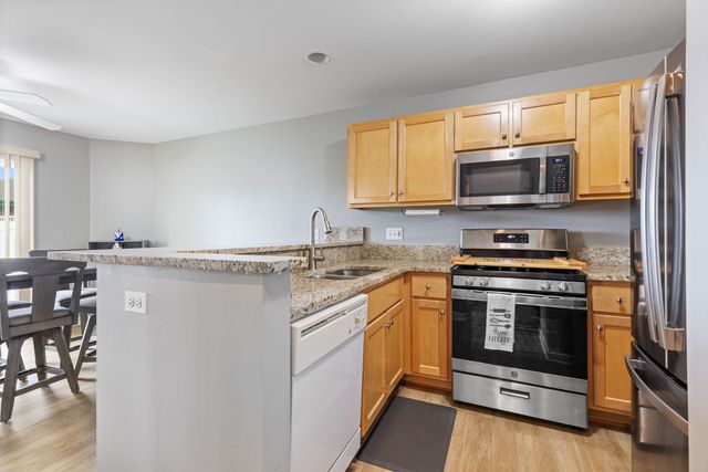 2394 Caton Crest Drive, Crest Hill, IL 60403