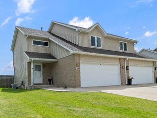 2394 Caton Crest Drive, Crest Hill, IL 60403