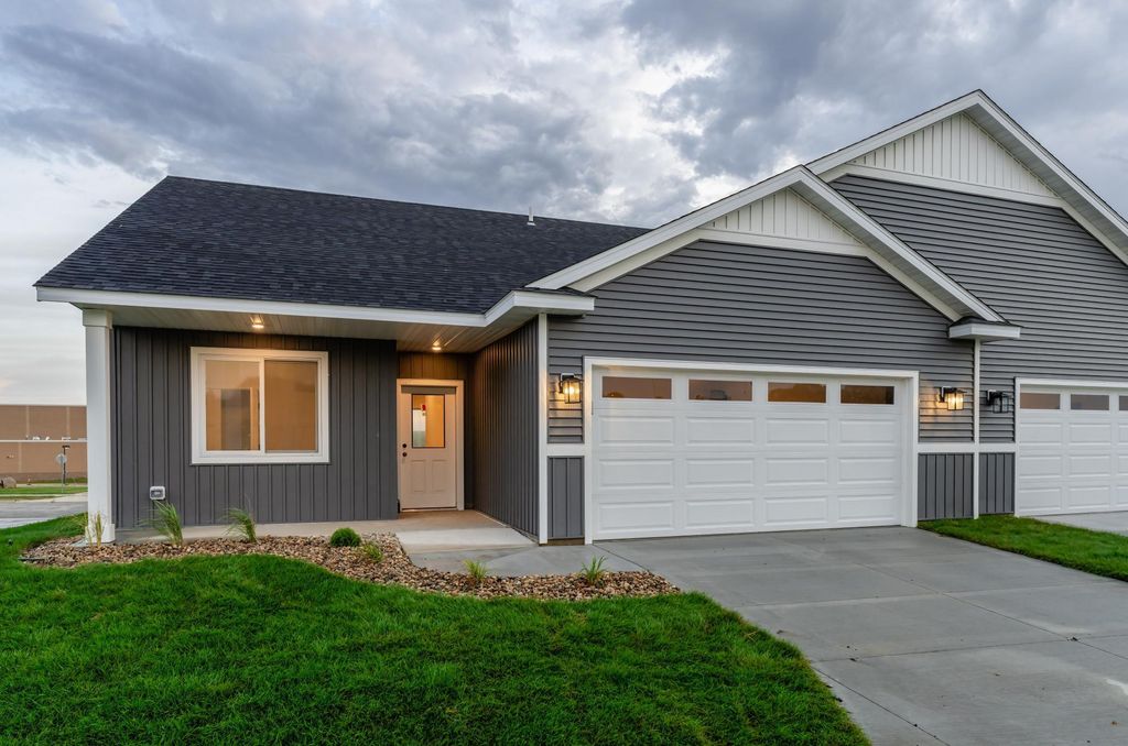 5507 Sundown Place NW, Rochester, MN 55901