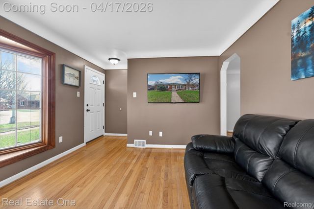 3400 Edsel Street, Trenton, MI 48183